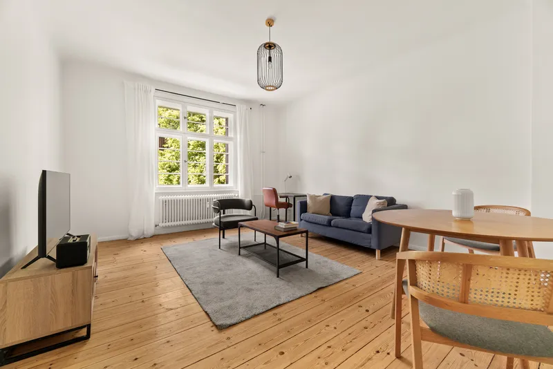 Wunderschöne 3-Zimmer-Wohnung mit Balkon in Neukölln - voll möbliert — photo 1